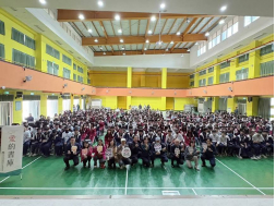 【傑人教育基金會】 《與作家有約-四張犁國中》 當禮堂傳來笑聲，那是閱讀種子發芽的聲音。  ✨ 邀請您，成為這份溫暖的後盾：  